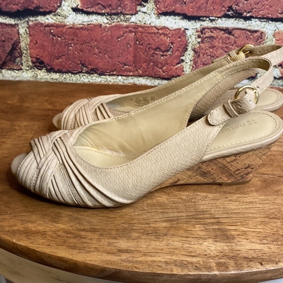 Naturalizer N5 Comfort Neutral Tan Wedge Sandals Size 7.5 - Picture 9 of 14